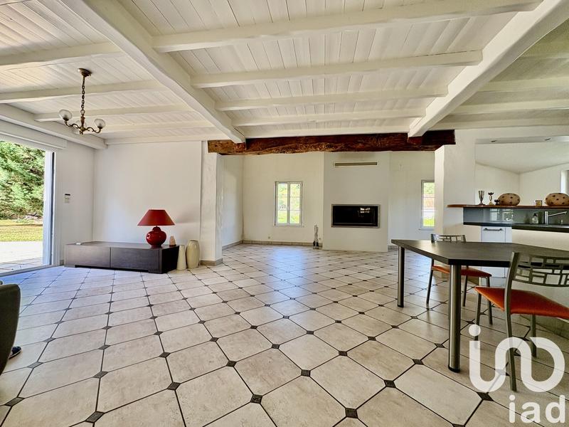 Maison - 225 m² - 9 pièces