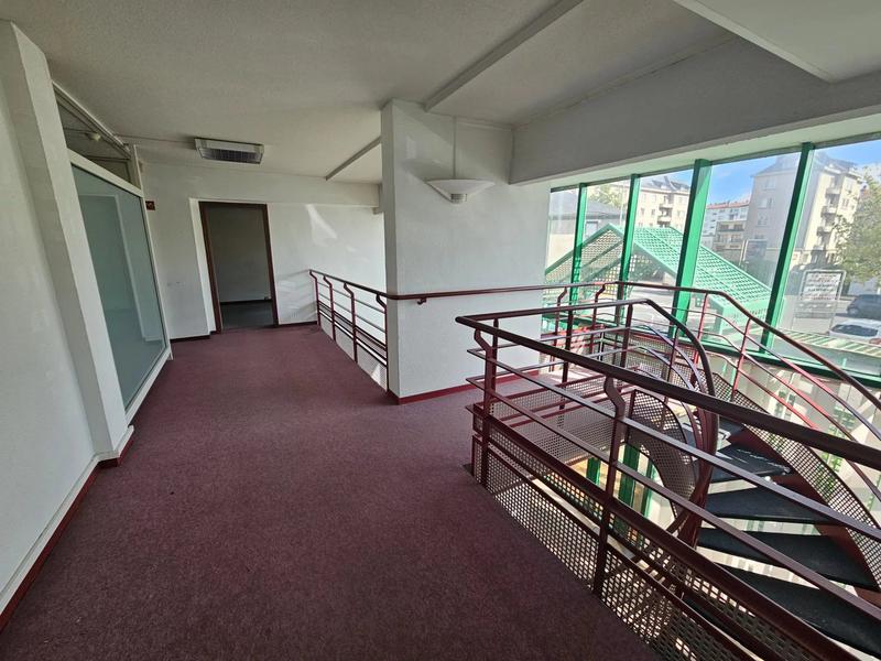 Bureau - 146 m² - 8 pièces