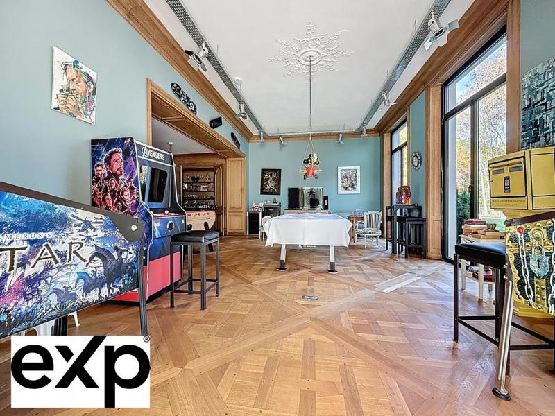 Propriété - 1 032 m² - 18 pièces