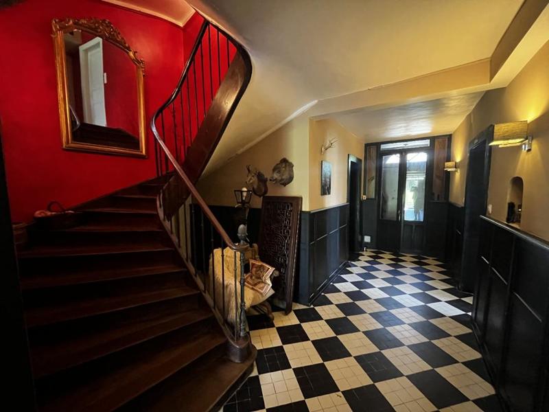 Propriété - 570 m² - 20 pièces