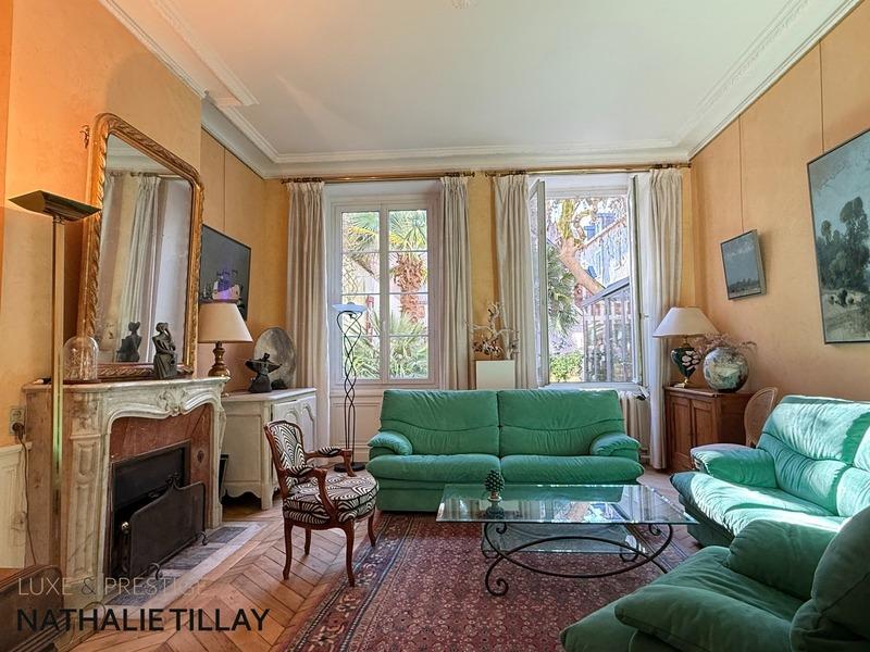 Maison bourgeoise - 260 m² - 9 pièces