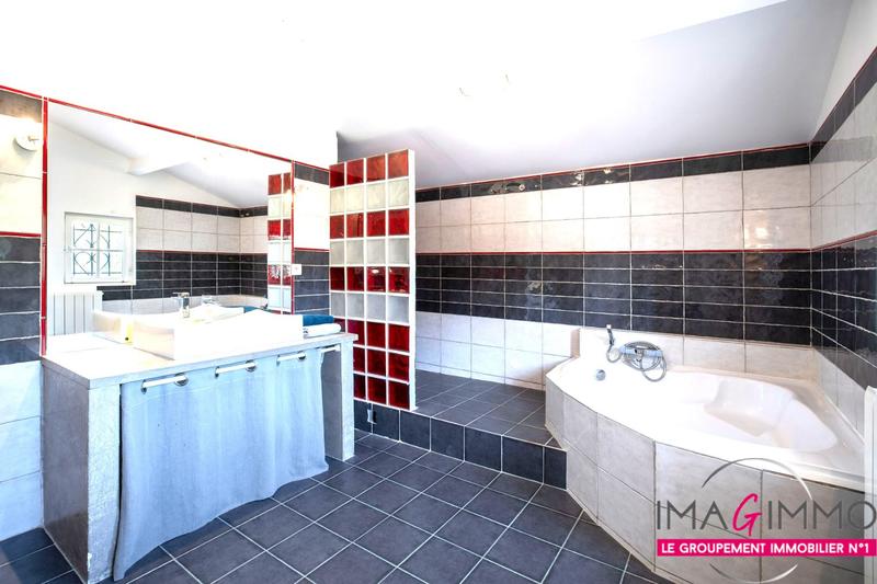 Maison - 175 m² - 6 pièces