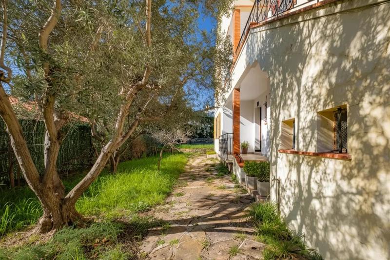 Studio - 100 m² - 4 pièces