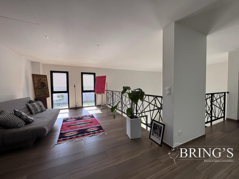 Maison - 221 m² - 7 pièces