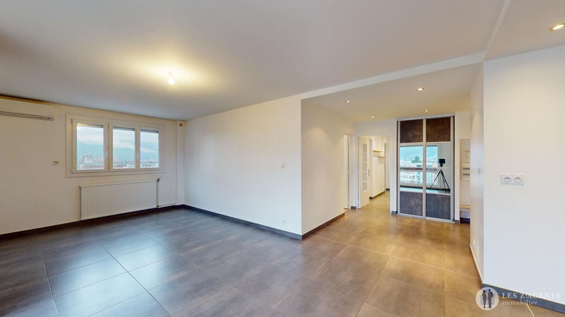 Appartement - 95 m² - 5 pièces