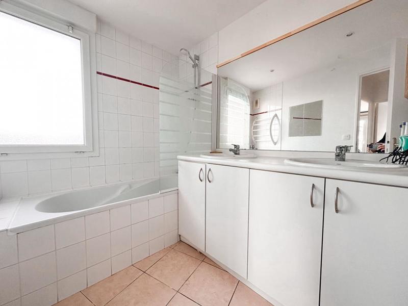 Appartement - 75 m² - 3 pièces