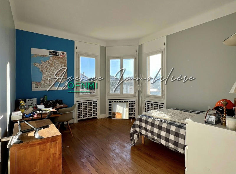 Maison - 275 m² - 8 pièces