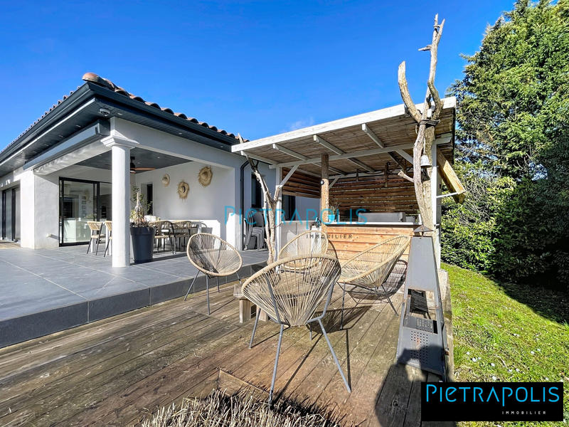 Villa - 222 m² - 6 pièces