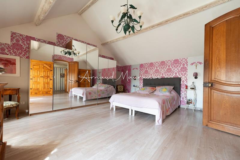 Maison - 275 m² - 7 pièces