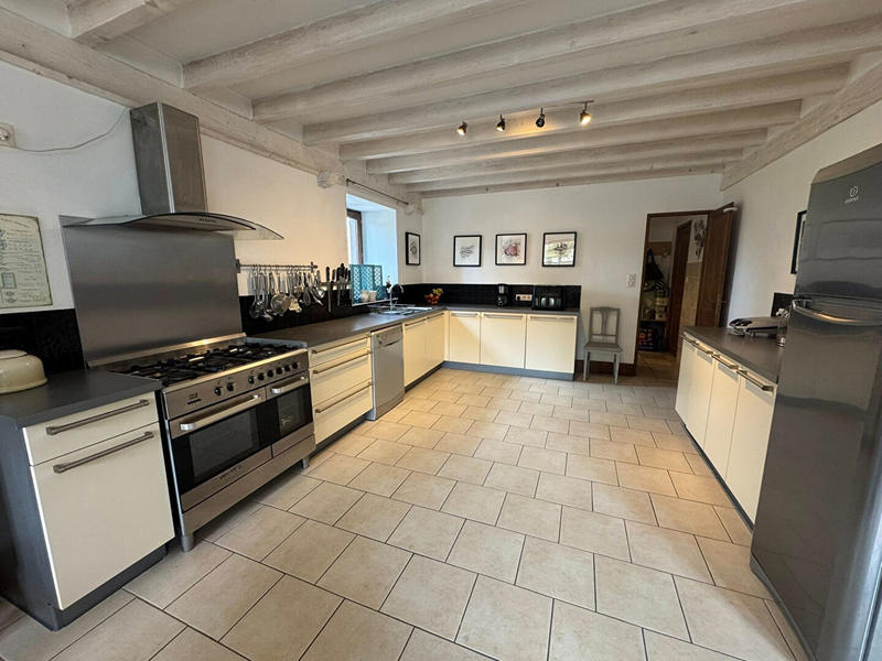 Maison - 220 m² - 7 pièces