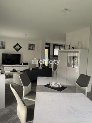 Maison - 228 m² - 6 pièces