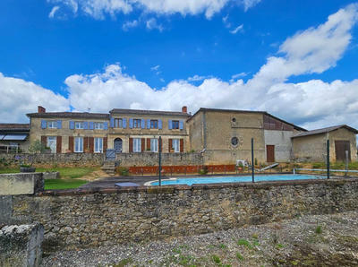 Propriété - 337 m² - 13 pièces