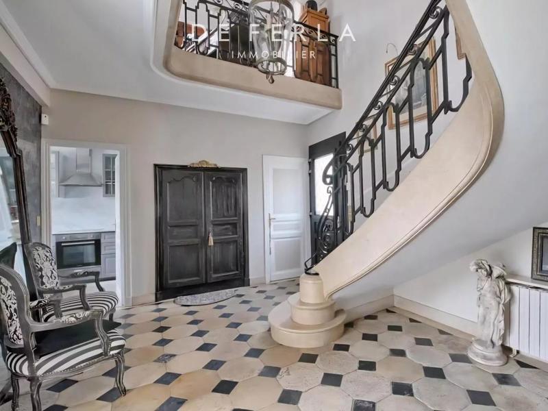 Demeure - 200 m² - 7 pièces