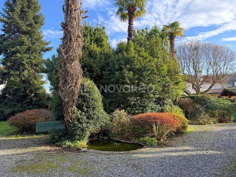 Maison - 270 m² - 10 pièces