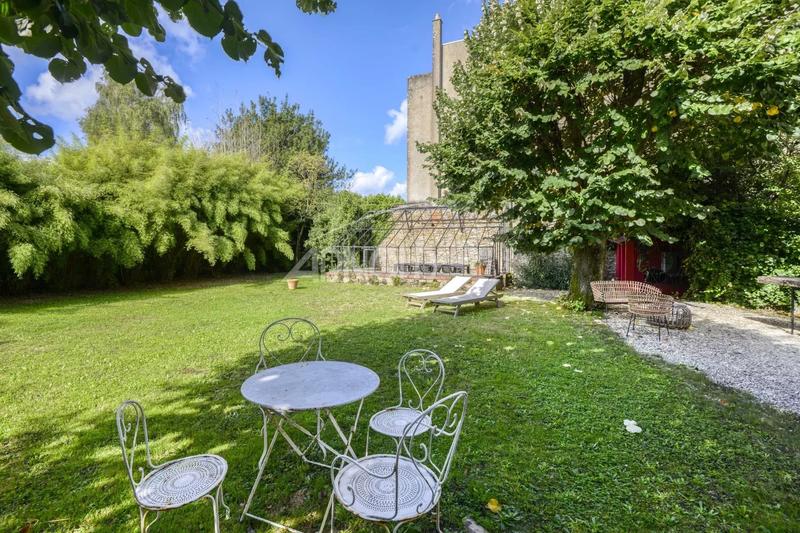 Maison - 198 m² - 10 pièces