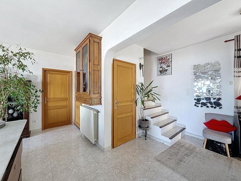 Villa - 300 m² - 5 pièces