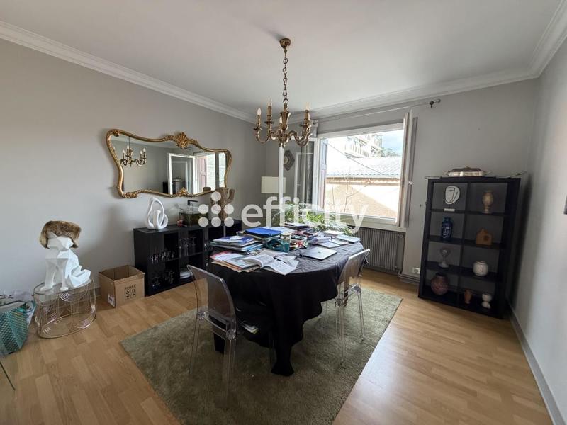 Maison - 200 m² - 10 pièces