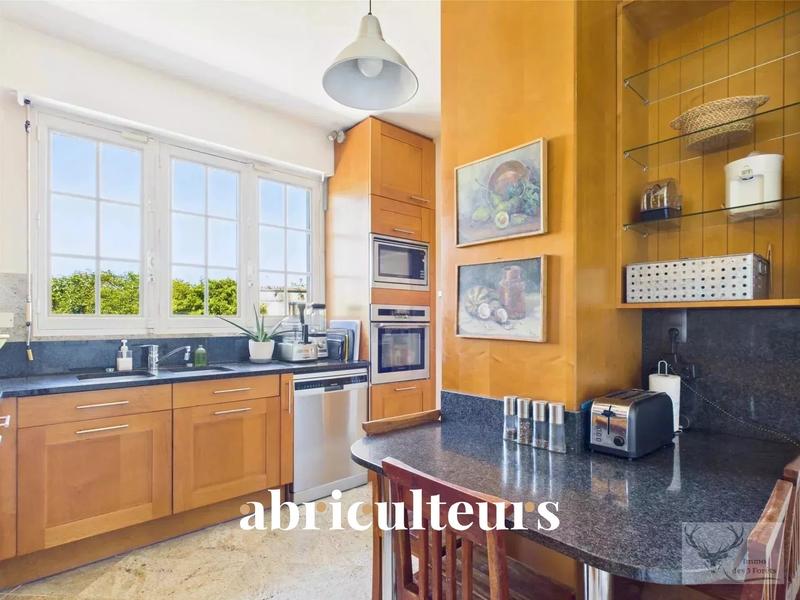 Appartement - 200 m² - 11 pièces