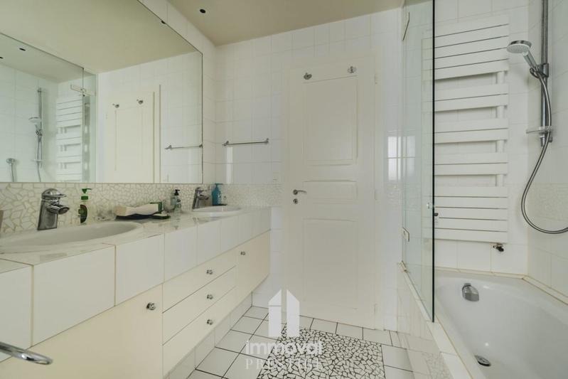 Appartement - 224 m² - 7 pièces