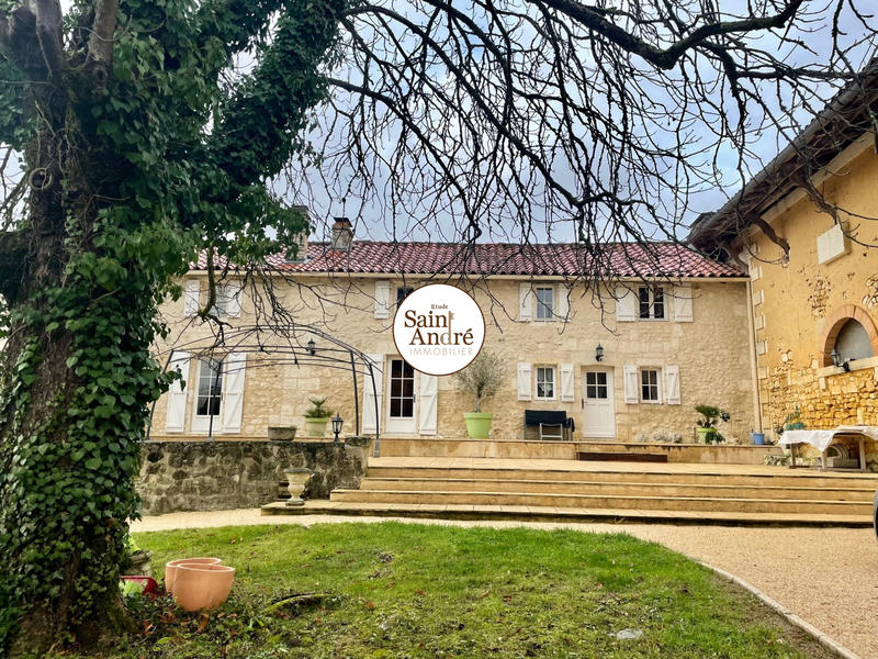 Maison - 300 m² - 8 pièces