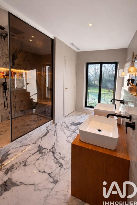 Maison - 227 m² - 5 pièces