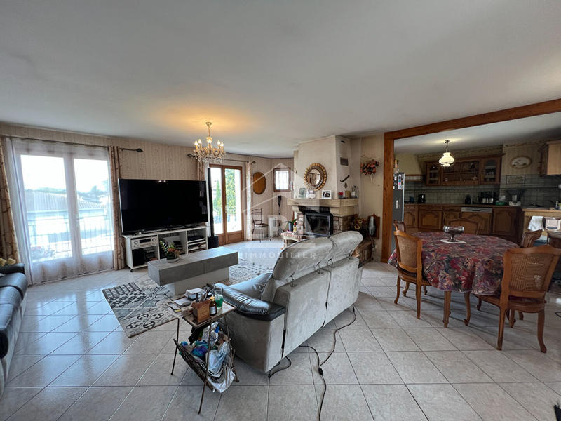 Maison - 235 m² - 8 pièces