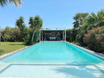 Maison - 240 m² - 7 pièces