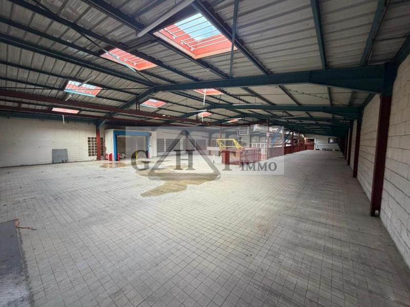 Entrepôt - 1 300 m²