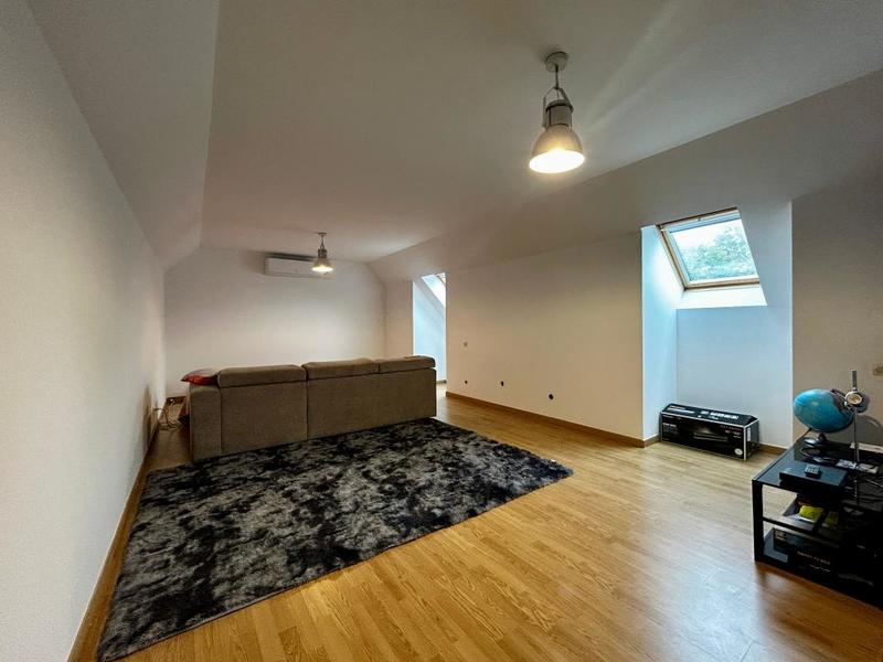 Maison - 206 m² - 7 pièces