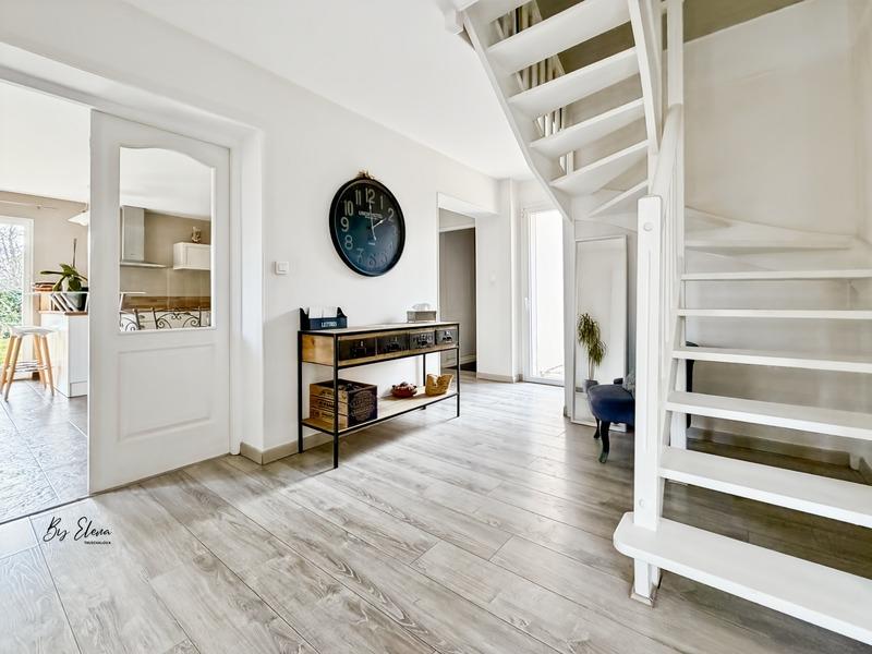 Maison - 219 m² - 8 pièces