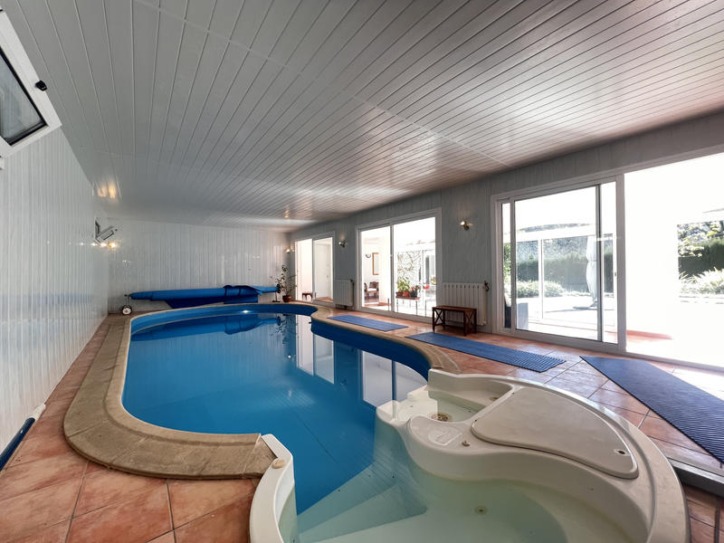 Maison - 310 m² - 5 pièces