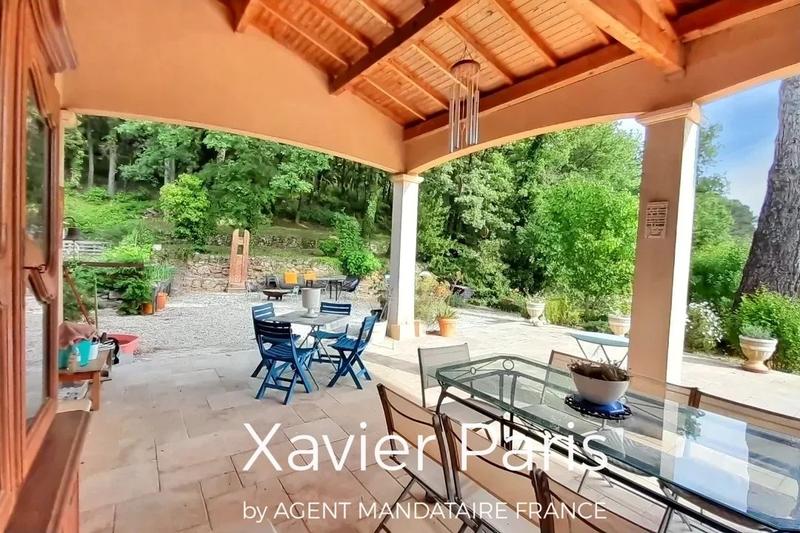 Maison - 228 m² - 7 pièces