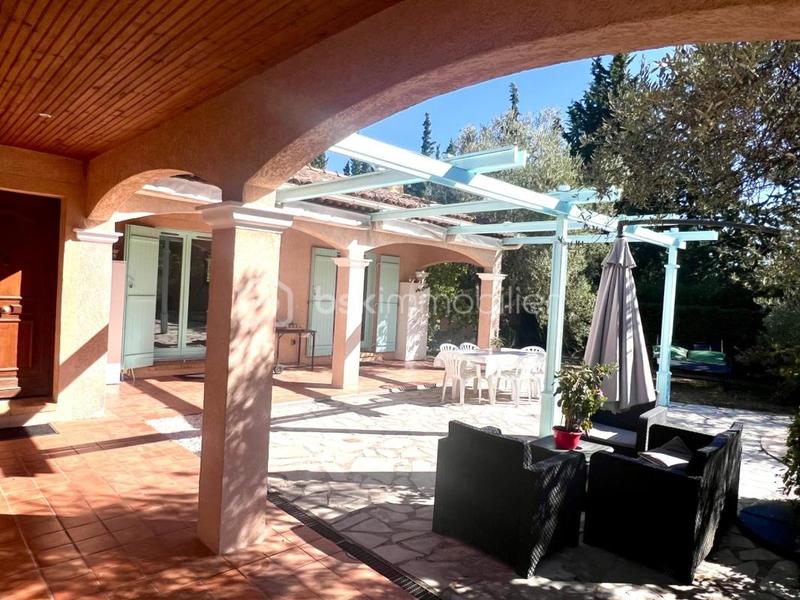 Maison traditionnelle - 187 m² - 7 pièces