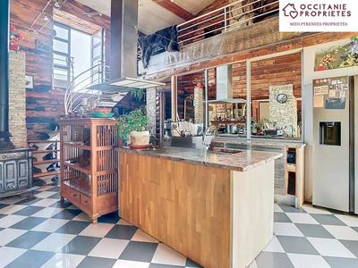 Propriété - 360 m² - 10 pièces