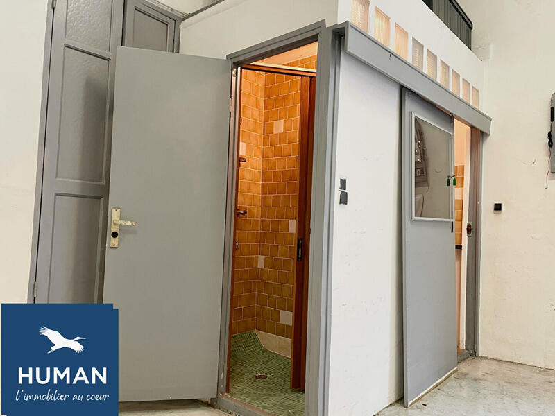 Local d'activité / Entrepôt - 110 m²