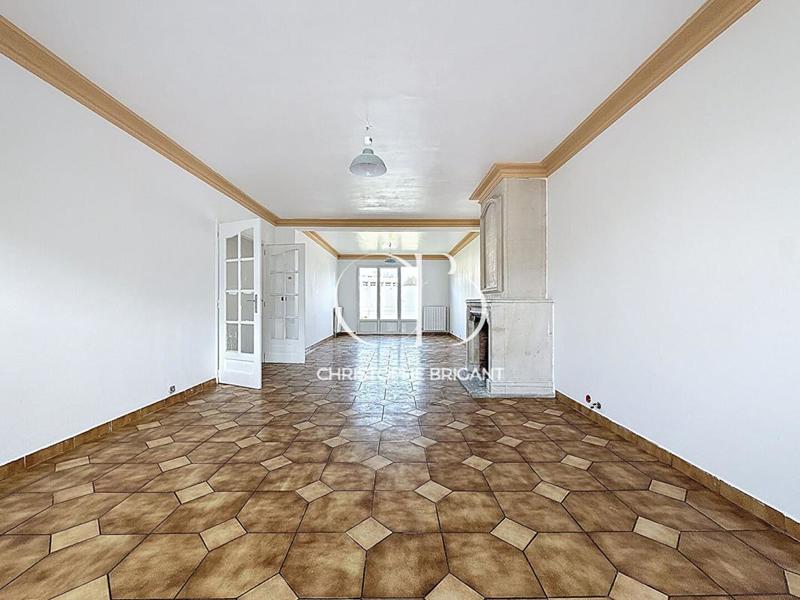 Maison - 240 m² - 10 pièces