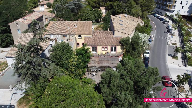 Maison - 213 m² - 6 pièces