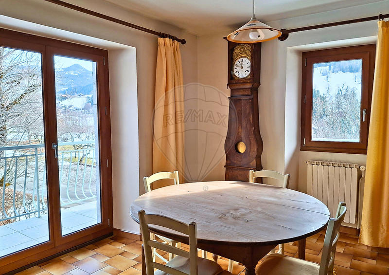 Maison - 236 m² - 10 pièces