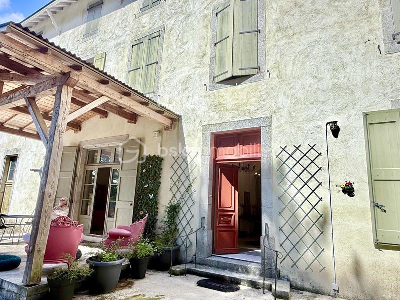 Demeure - 641 m² - 17 pièces