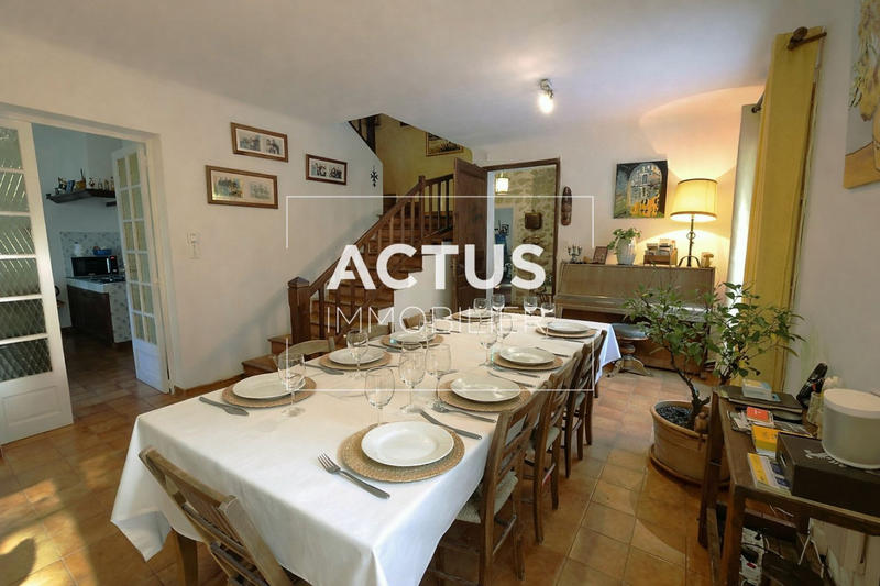 Maison - 210 m² - 8 pièces