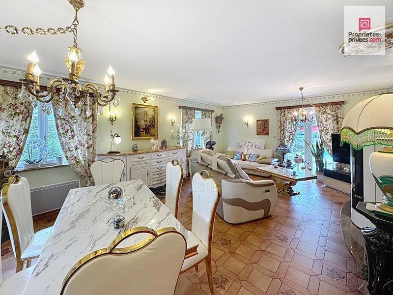 Maison - 195 m² - 7 pièces