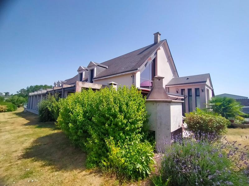 Maison - 448 m² - 9 pièces