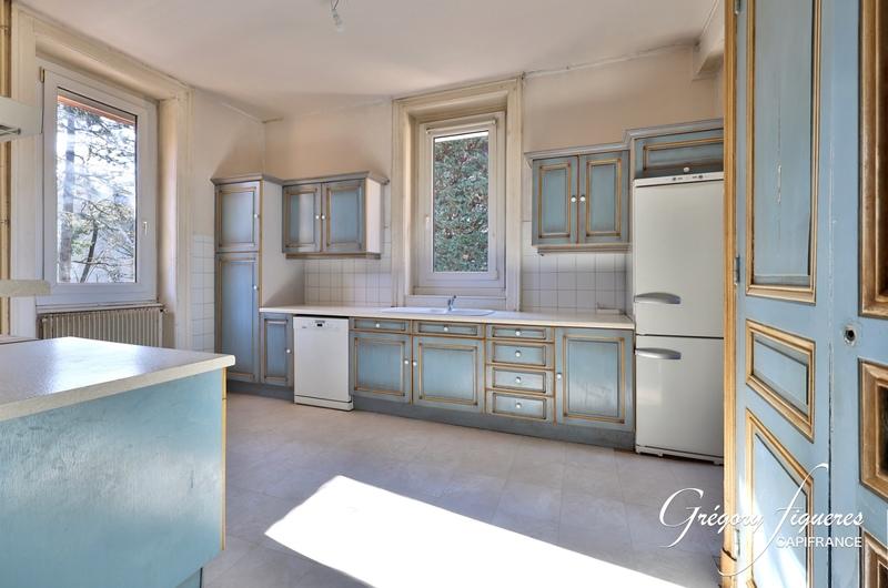 Maison - 200 m² - 8 pièces