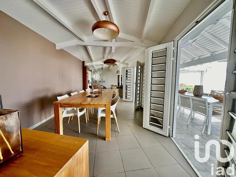 Maison - 250 m² - 8 pièces