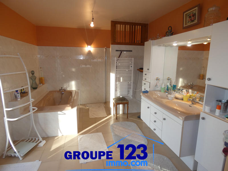 Maison - 202 m² - 5 pièces