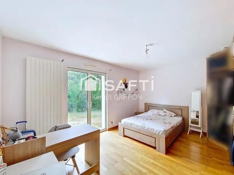 Maison - 204 m² - 7 pièces