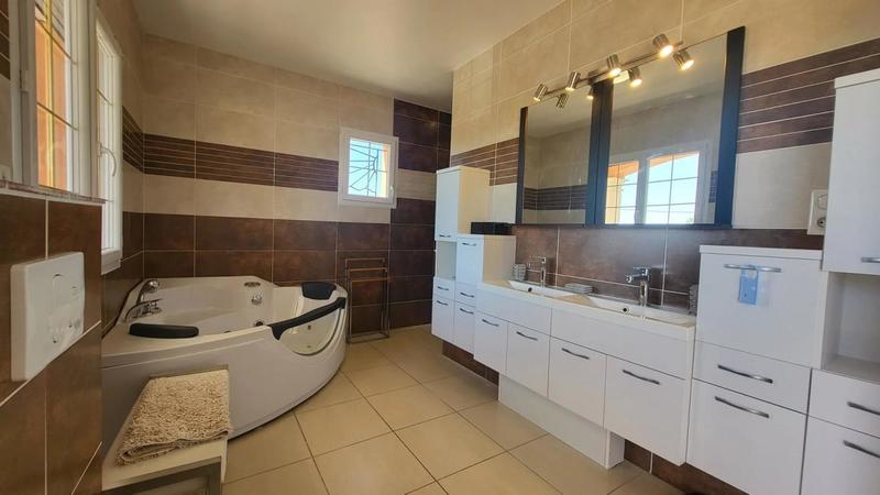 Villa - 220 m² - 6 pièces