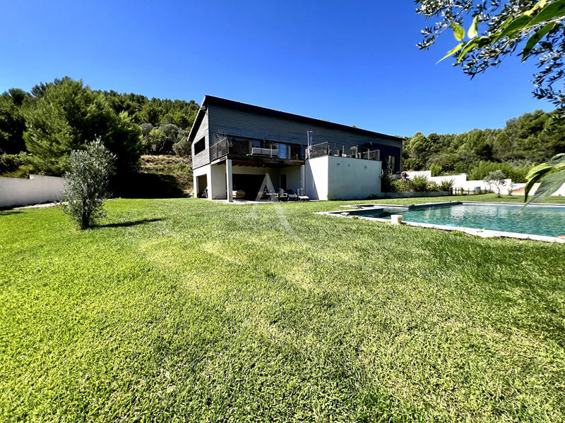 Maison - 277 m² - 6 pièces