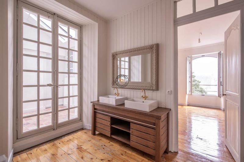 Appartement - 239 m² - 8 pièces