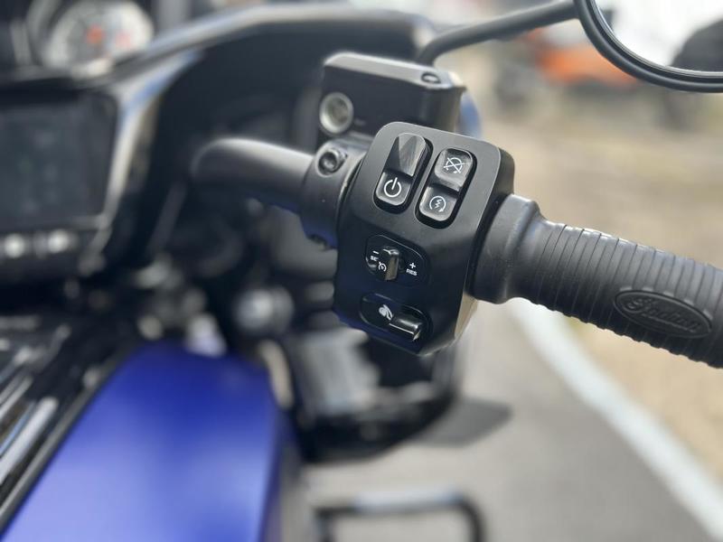 Indian Challenger Dark Horse Spirit Blue Smoke